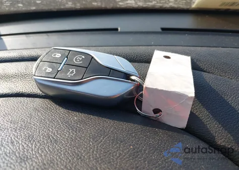 2017 Maserati Levante z USA, uszkodzony, nr VIN ZN661XUA5HX243890